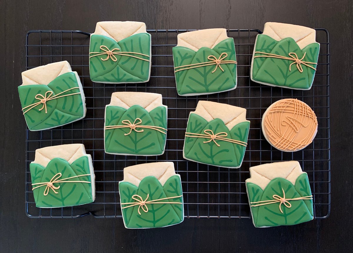 Decorated sugar cookies that look like lembas bread wrapped in leaves and secured with twine.