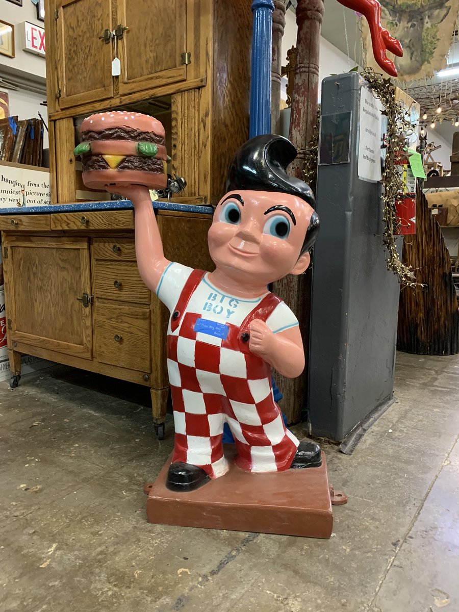 Waist-high statue of Big Boy