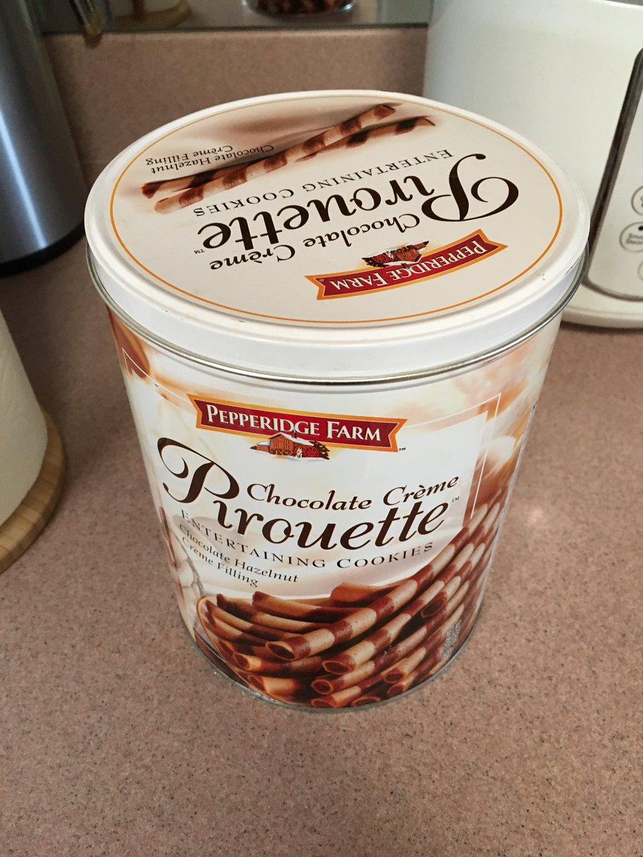 Pirouette chocolate creme cookie tin