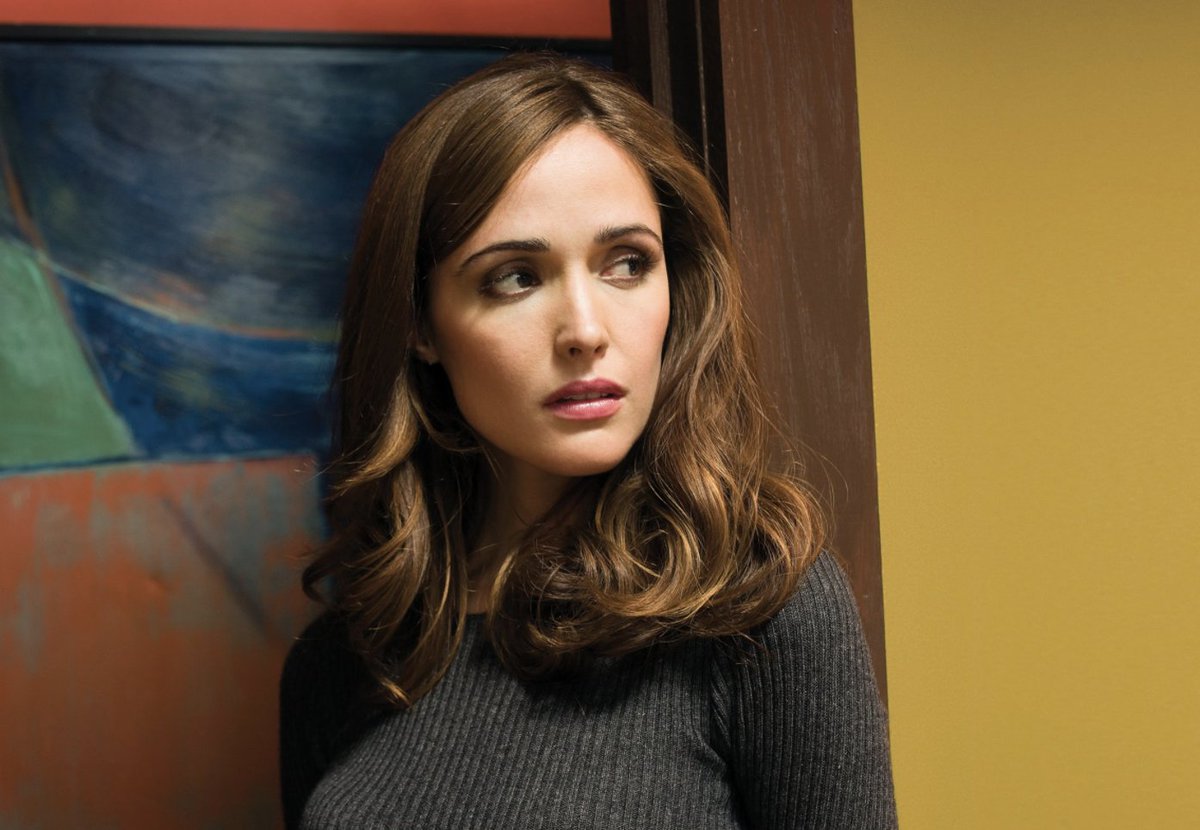 Rose Byrne, who looks like an older Olivia Cooke.