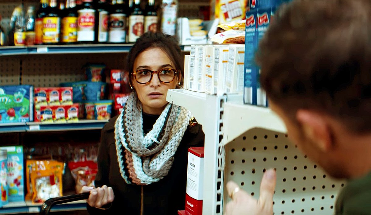 Jenny Slate talking with Tom Hardy in the new Venom trailer.